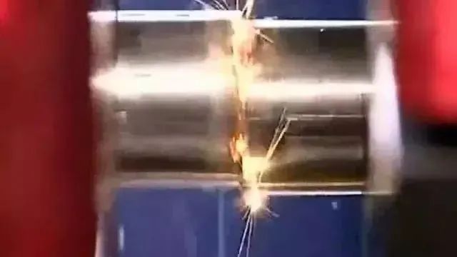 【机械加工】两物体接触面摩擦几下,竟然能粘在一起!的图1